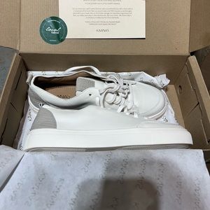 KAANAS tennis shoes